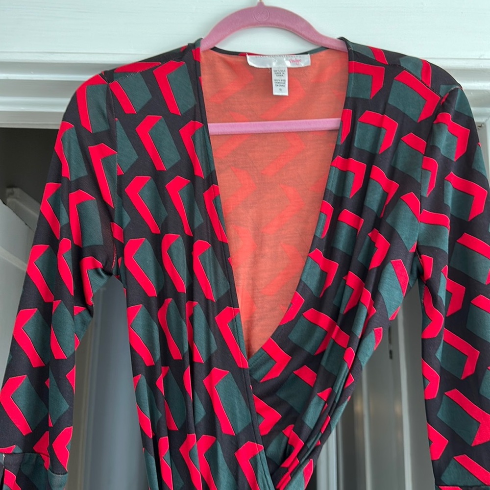DVF vintage print wrap abt 39” colar to hem red/green/black